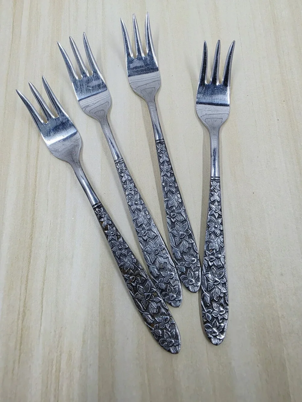 National Silver Narcissus Pattern Stainless Steel 22 Pieces Flatware Korea
